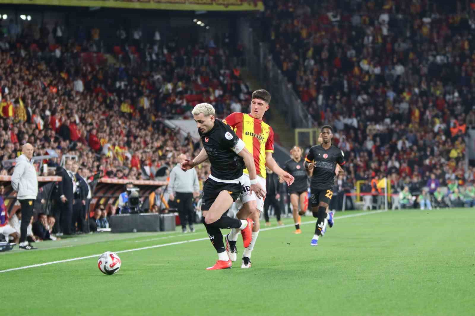 trendyol super lig goztepe 0 galatasaray 2 ilk yari 14 2PrHft3K