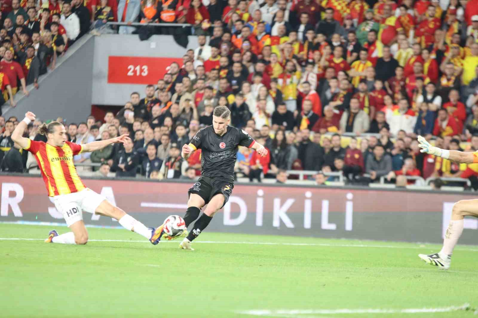 trendyol super lig goztepe 0 galatasaray 2 ilk yari 3 EdMTghEw