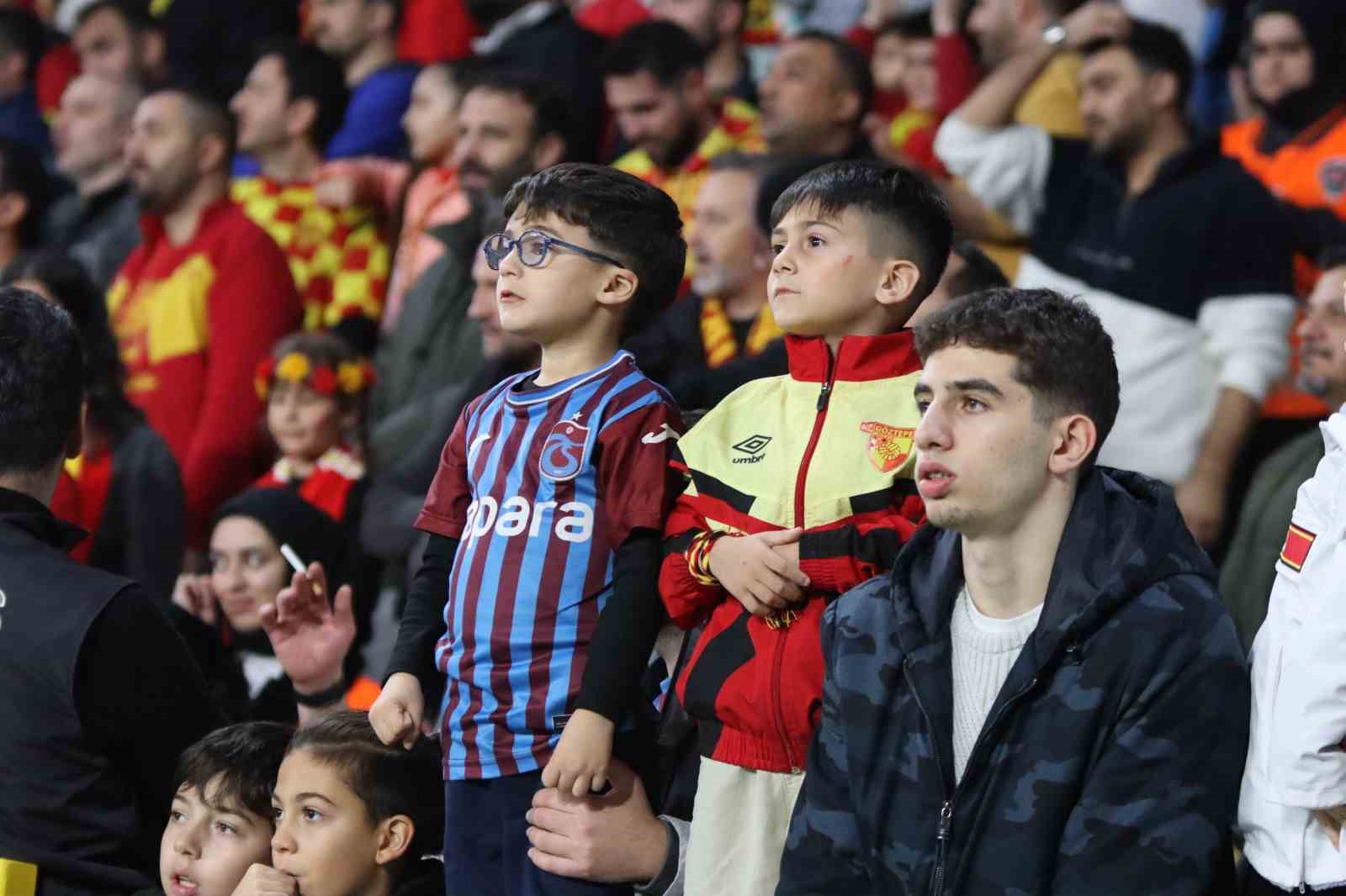 trendyol super lig goztepe 0 trabzonspor 0 mac devam ediyor 11 46J4yfgt