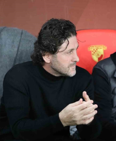 trendyol-super-lig-goztepe-0-trabzonspor-0-mac-devam-ediyor-uKg9OK1z.jpg