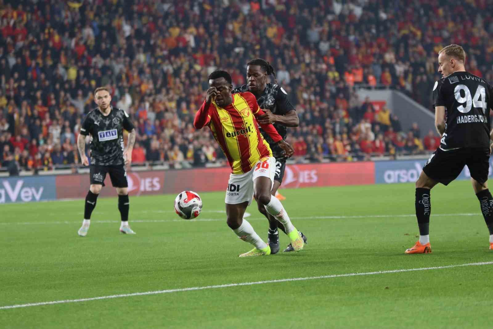 Trendyol Süper Lig: Göztepe: 1 - Alanyaspor: 1 (İlk yarı) 15 trendyol super lig goztepe 1 alanyaspor 1 ilk yari 11 wQNrXhW4