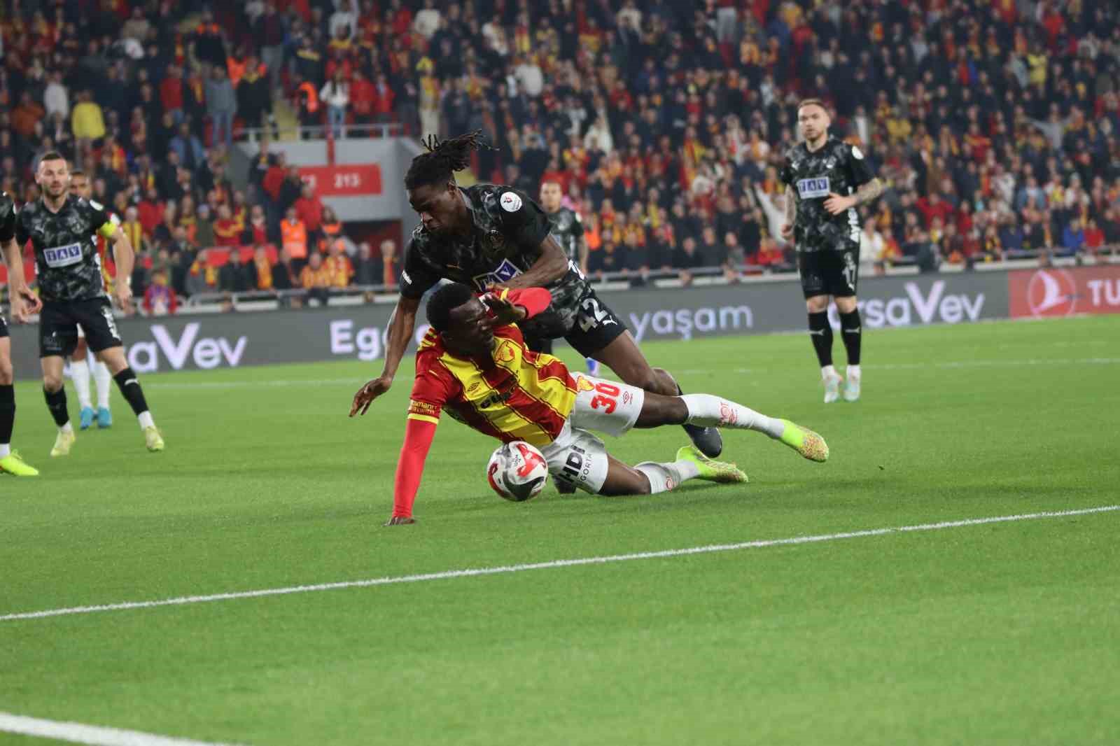 Trendyol Süper Lig: Göztepe: 1 - Alanyaspor: 1 (İlk yarı) 16 trendyol super lig goztepe 1 alanyaspor 1 ilk yari 12 IdNNUUZ7