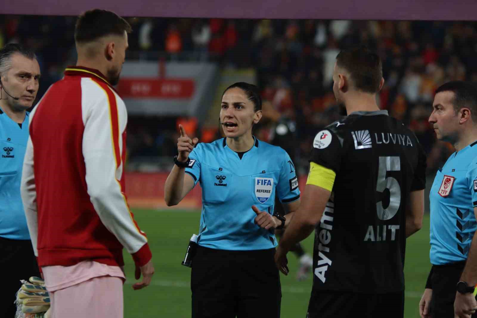 Trendyol Süper Lig: Göztepe: 1 - Alanyaspor: 1 (İlk yarı) 11 trendyol super lig goztepe 1 alanyaspor 1 ilk yari 7 RXI9XfaB