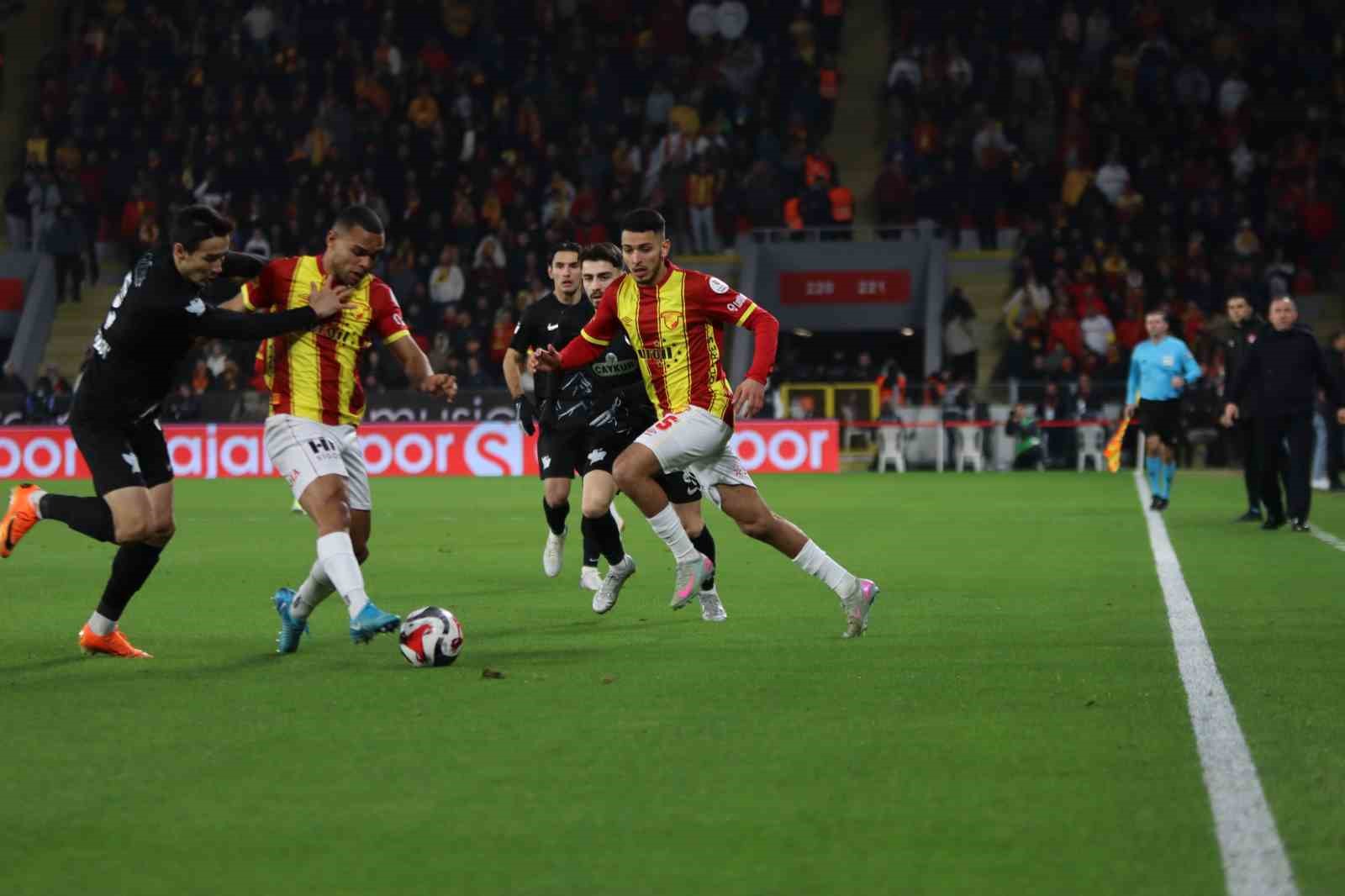 trendyol super lig goztepe 1 caykur rizespor 0 ilk yari 3 TA9OAeb6