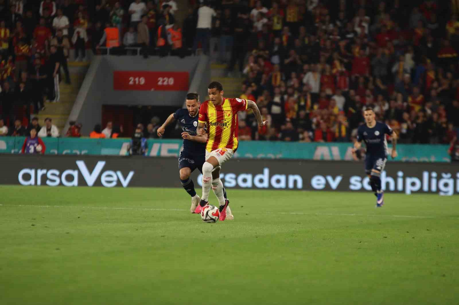 trendyol super lig goztepe 2 antalyaspor 0 ilk yari 13 MjiCDmlR