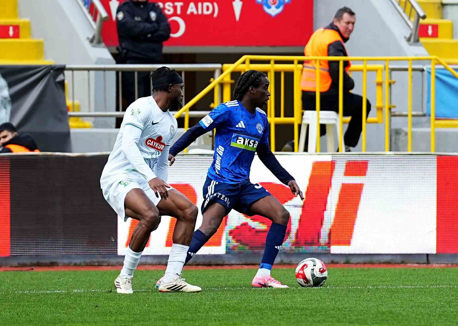 Trendyol Süper Lig: Kasımpaşa: 0 - Çaykur Rizespor: 1 (İlk yarı) 14 trendyol super lig kasimpasa 0 caykur rizespor 1 ilk yari 10