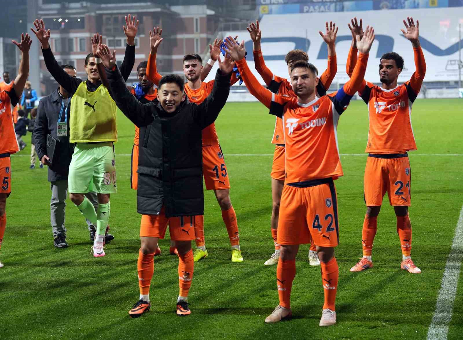 trendyol super lig kasimpasa 1 rams basaksehir 3 mac sonucu 17 GXsVJOM7