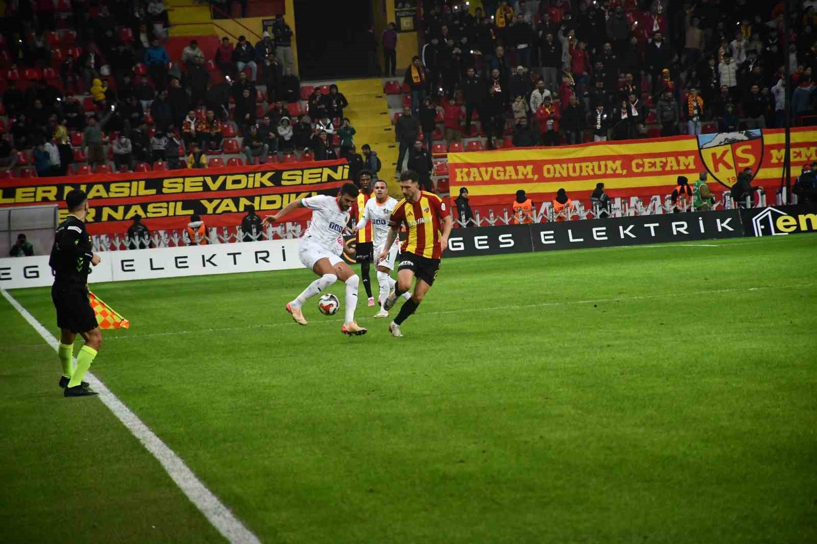 Trendyol Süper Lig: Kayserispor: 0 - Alanyaspor: 0 (İlk yarı) 14 trendyol super lig kayserispor 0 alanyaspor 0 ilk yari 10 atSNwjnW