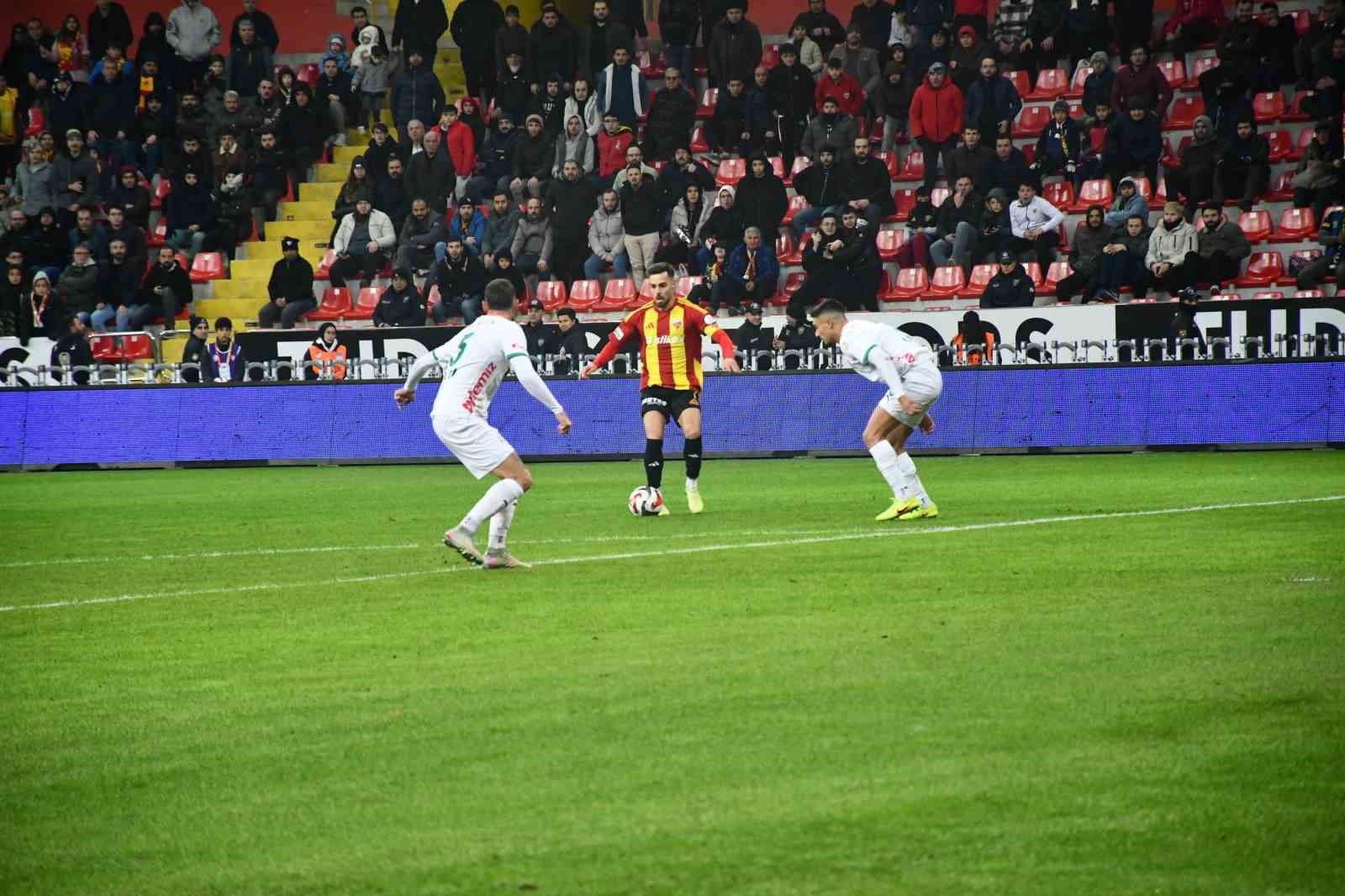 Trendyol Süper Lig: Kayserispor: 0 - Alanyaspor: 0 (İlk yarı) 15 trendyol super lig kayserispor 0 alanyaspor 0 ilk yari 11 MbKlQ6UR