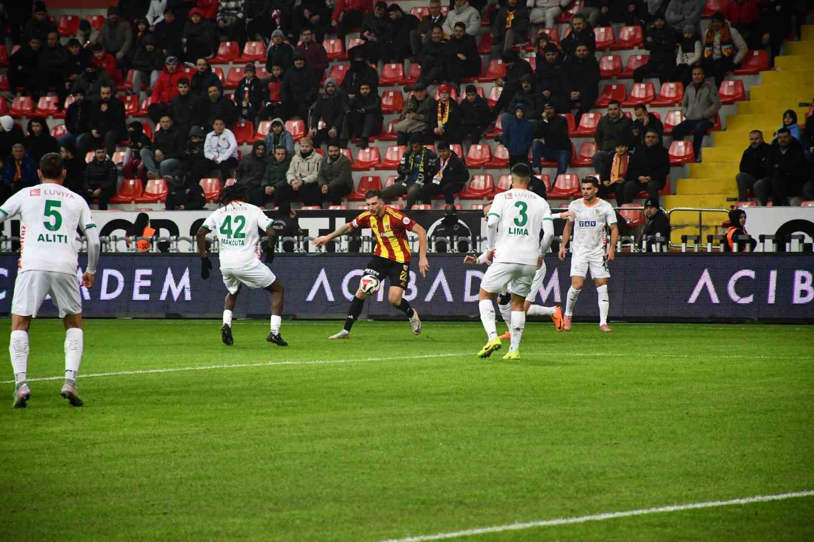 Trendyol Süper Lig: Kayserispor: 0 - Alanyaspor: 0 (İlk yarı) 16 trendyol super lig kayserispor 0 alanyaspor 0 ilk yari 12 rLds5Jbv