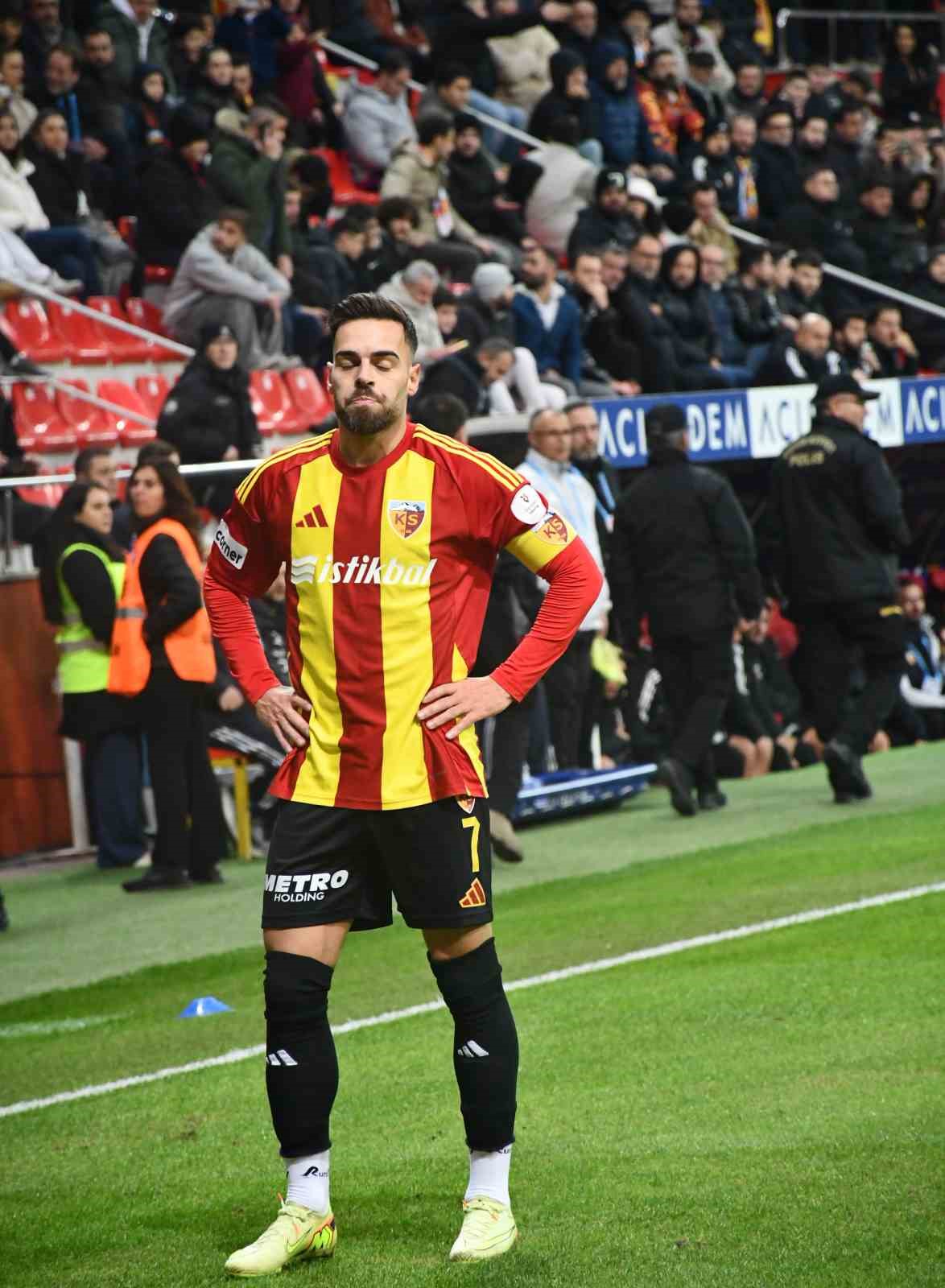 Trendyol Süper Lig: Kayserispor: 0 - Alanyaspor: 0 (İlk yarı) 19 trendyol super lig kayserispor 0 alanyaspor 0 ilk yari 15 pNXzA1uM