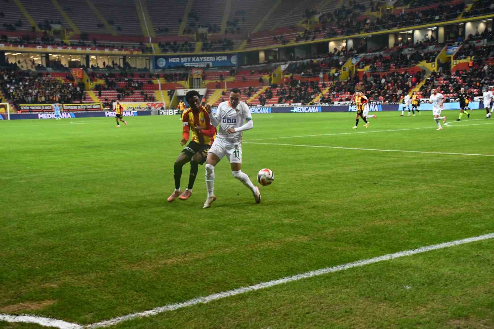 Trendyol Süper Lig: Kayserispor: 0 - Alanyaspor: 0 (İlk yarı) 12 trendyol super lig kayserispor 0 alanyaspor 0 ilk yari 8 LaMSTFR5