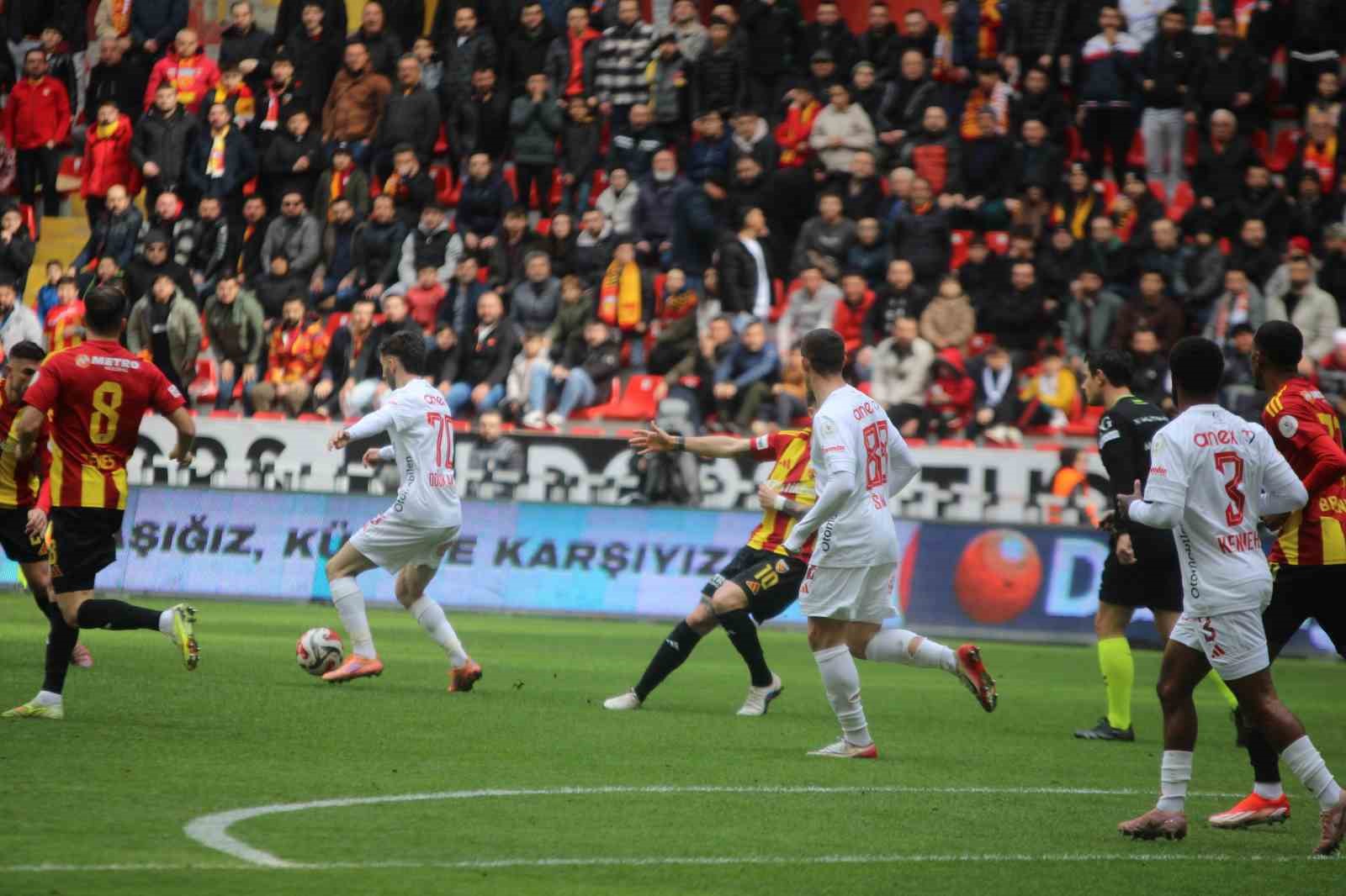 Trendyol Süper Lig: Kayserispor: 0 - Antalyaspor: 0 (Maç devam ediyor) 18 trendyol super lig kayserispor 0 antalyaspor 0 mac devam ediyor 14 uDUDy7mG
