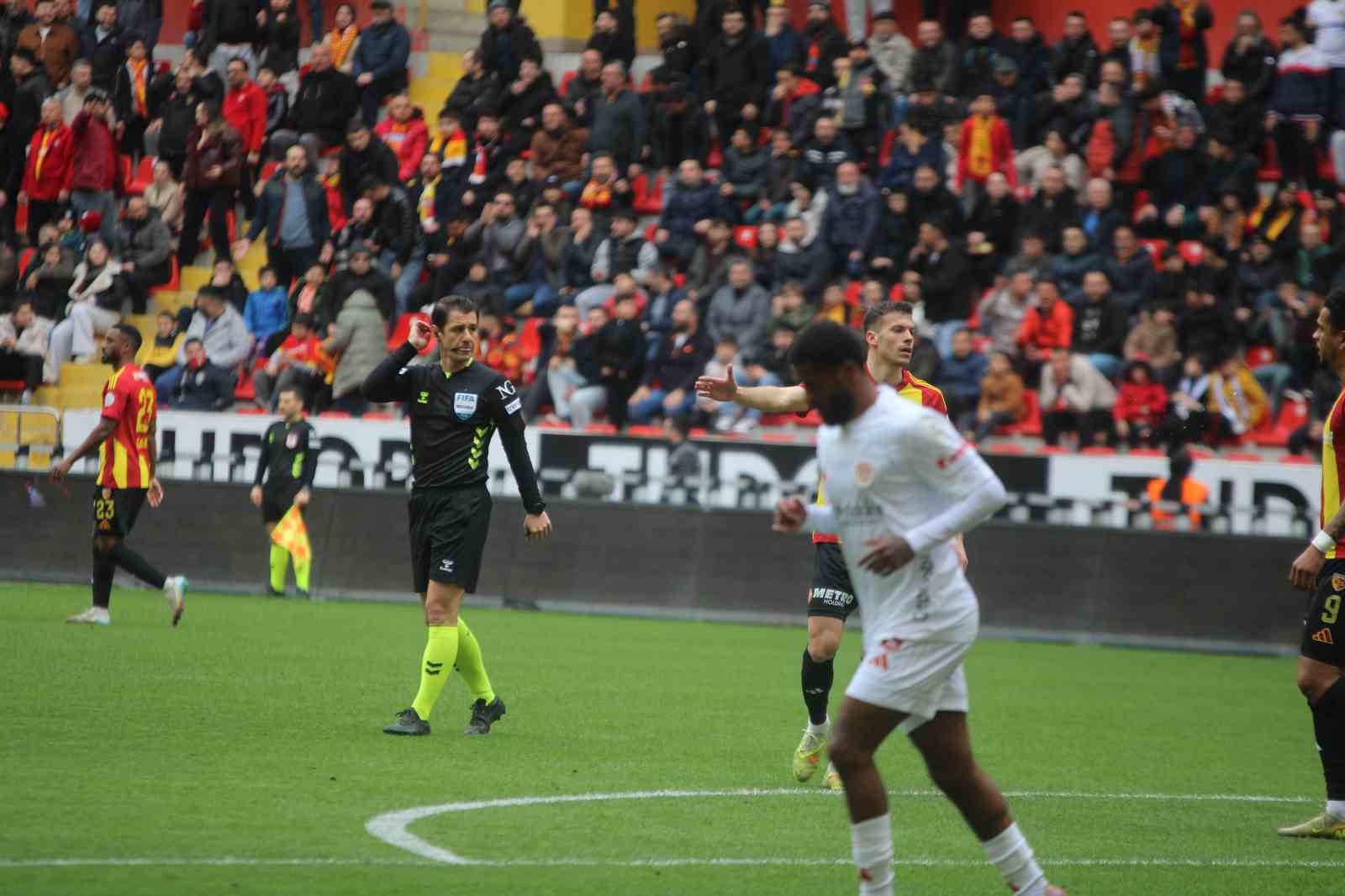 Trendyol Süper Lig: Kayserispor: 0 - Antalyaspor: 0 (Maç devam ediyor) 19 trendyol super lig kayserispor 0 antalyaspor 0 mac devam ediyor 15 S9P4YZ9V