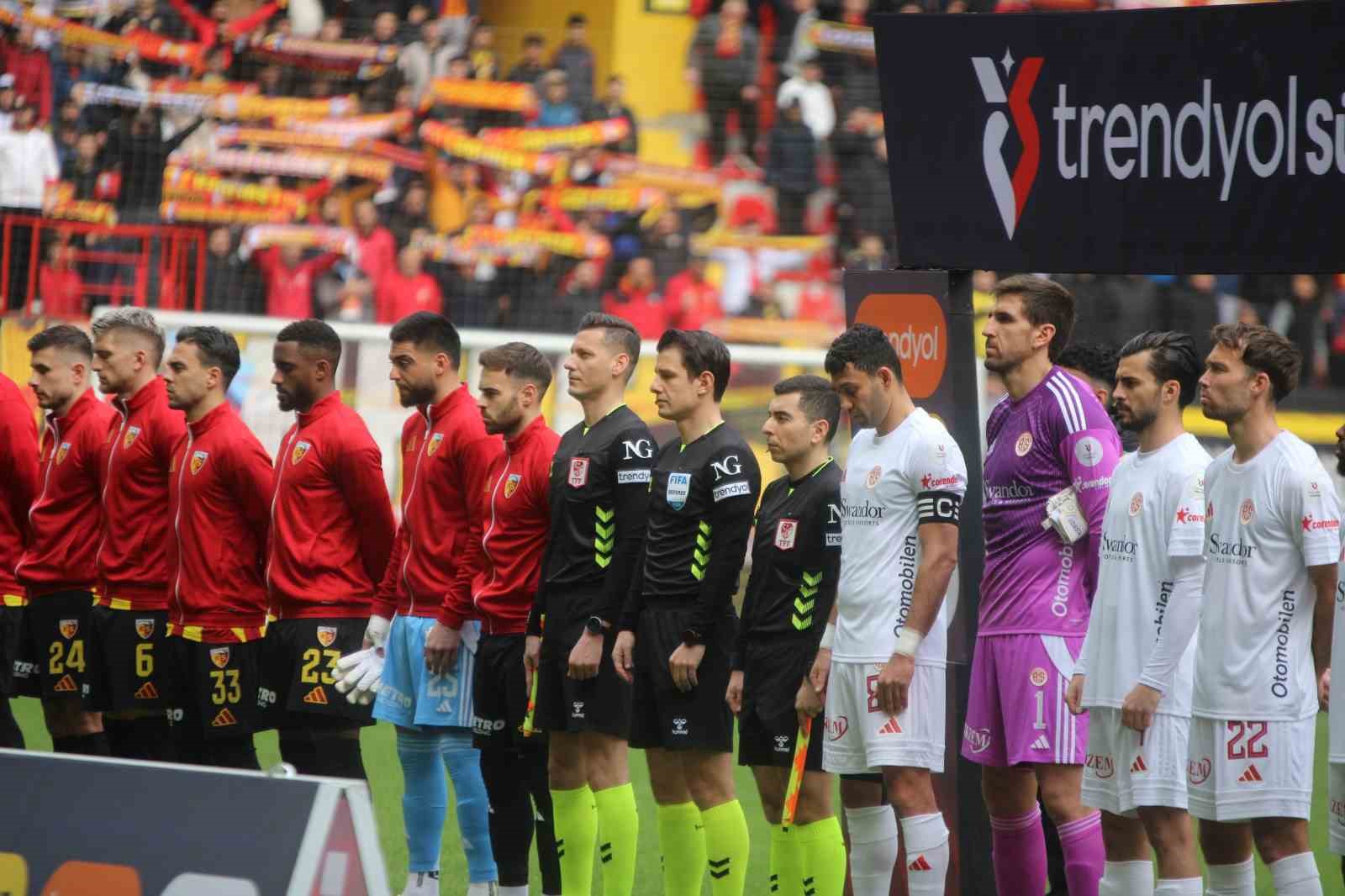 Trendyol Süper Lig: Kayserispor: 0 - Antalyaspor: 0 (Maç devam ediyor) 9 trendyol super lig kayserispor 0 antalyaspor 0 mac devam ediyor 5 8PccewQE