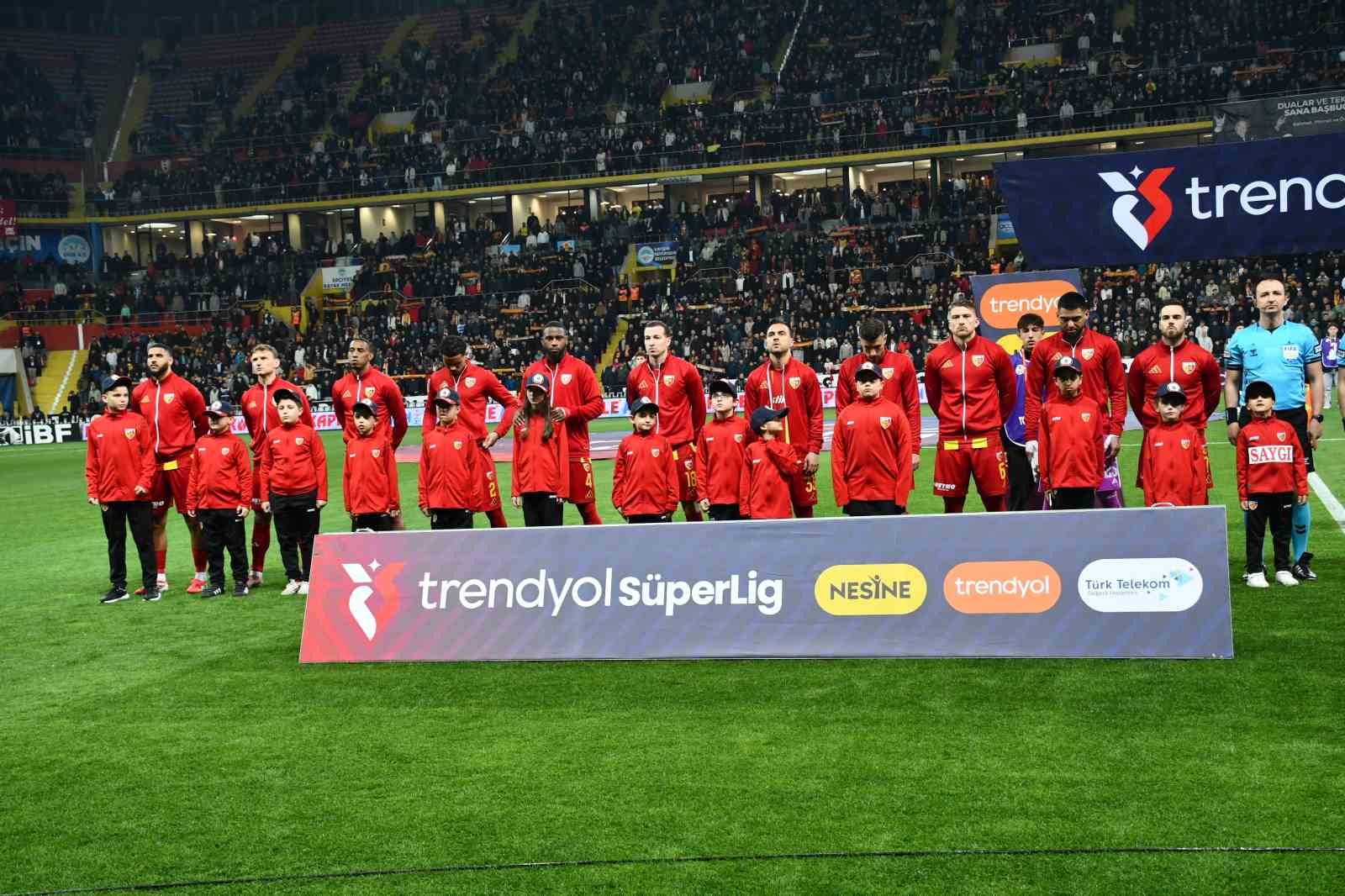 trendyol super lig kayserispor 0 fenerbahce 0 mac devam ediyor 1 N2GDE7By