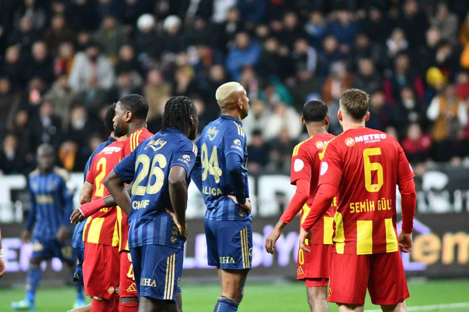 Trendyol Süper Lig: Kayserispor: 0 - Fenerbahçe: 1 (İlk yarı) 5 trendyol super lig kayserispor 0 fenerbahce 1 ilk yari 1 fZu6X38J