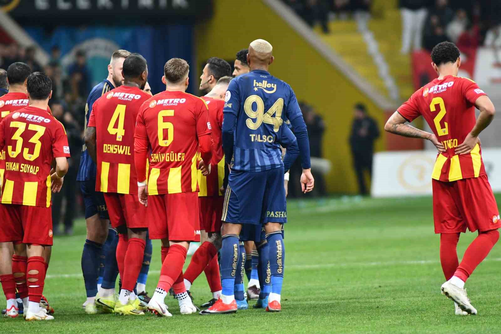 Trendyol Süper Lig: Kayserispor: 0 - Fenerbahçe: 1 (İlk yarı) 14 trendyol super lig kayserispor 0 fenerbahce 1 ilk yari 10 cQmtnWI7
