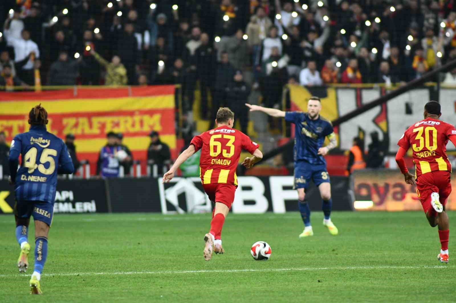 Trendyol Süper Lig: Kayserispor: 0 - Fenerbahçe: 1 (İlk yarı) 16 trendyol super lig kayserispor 0 fenerbahce 1 ilk yari 12 J1XsIwBM