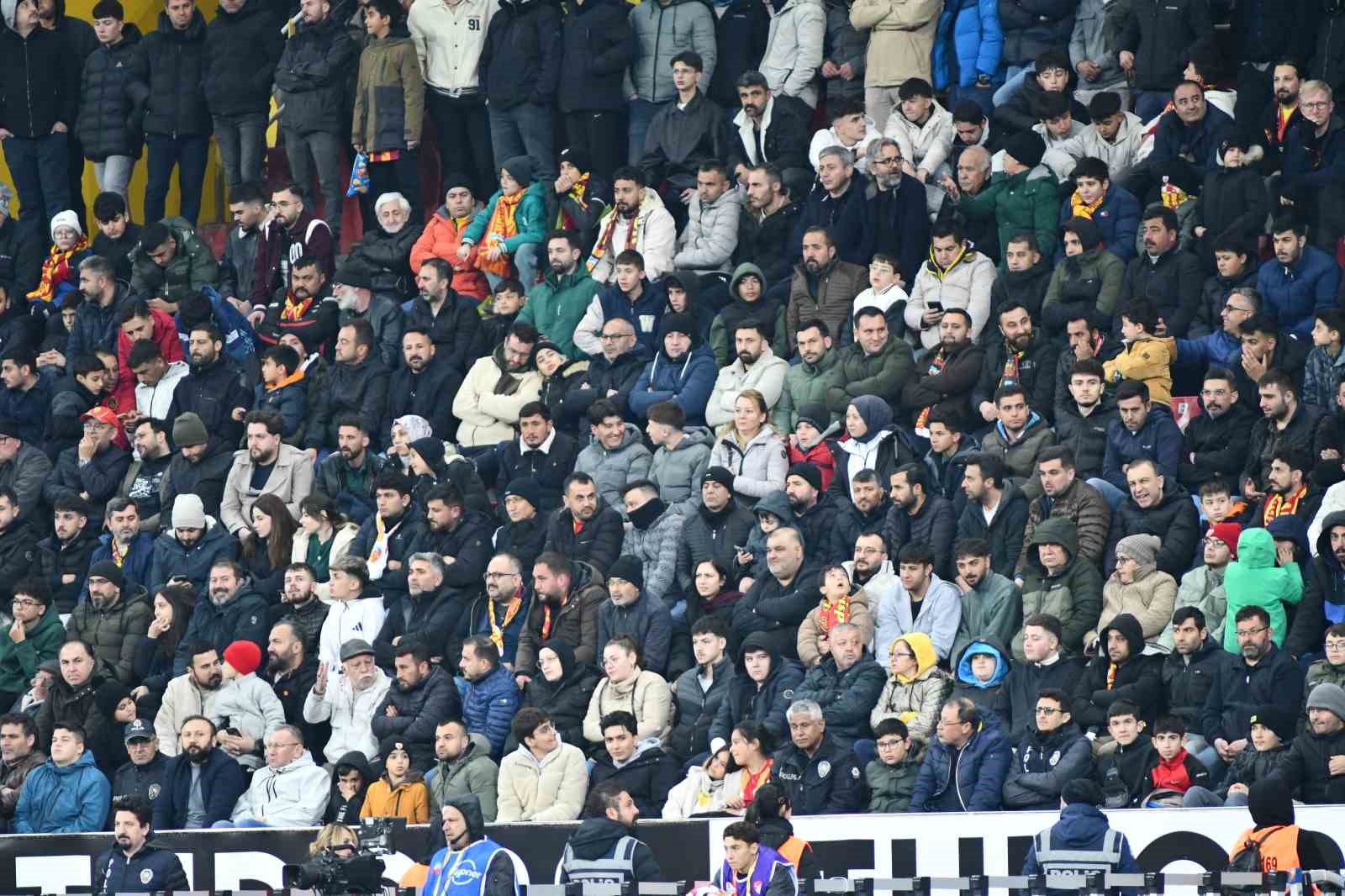 Trendyol Süper Lig: Kayserispor: 0 - Fenerbahçe: 1 (İlk yarı) 18 trendyol super lig kayserispor 0 fenerbahce 1 ilk yari 14
