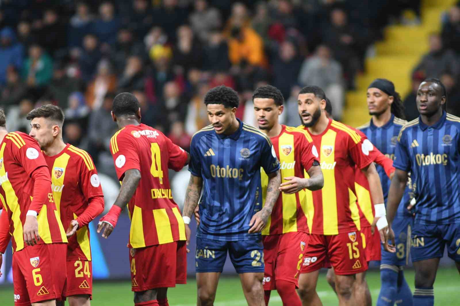 Trendyol Süper Lig: Kayserispor: 0 - Fenerbahçe: 1 (İlk yarı) 20 trendyol super lig kayserispor 0 fenerbahce 1 ilk yari 16 LT8CZ7ic