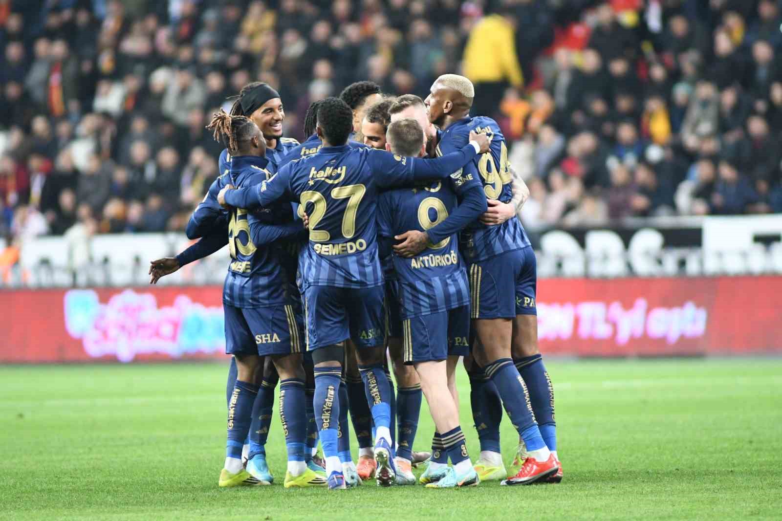 Trendyol Süper Lig: Kayserispor: 0 - Fenerbahçe: 1 (İlk yarı) 23 trendyol super lig kayserispor 0 fenerbahce 1 ilk yari 19