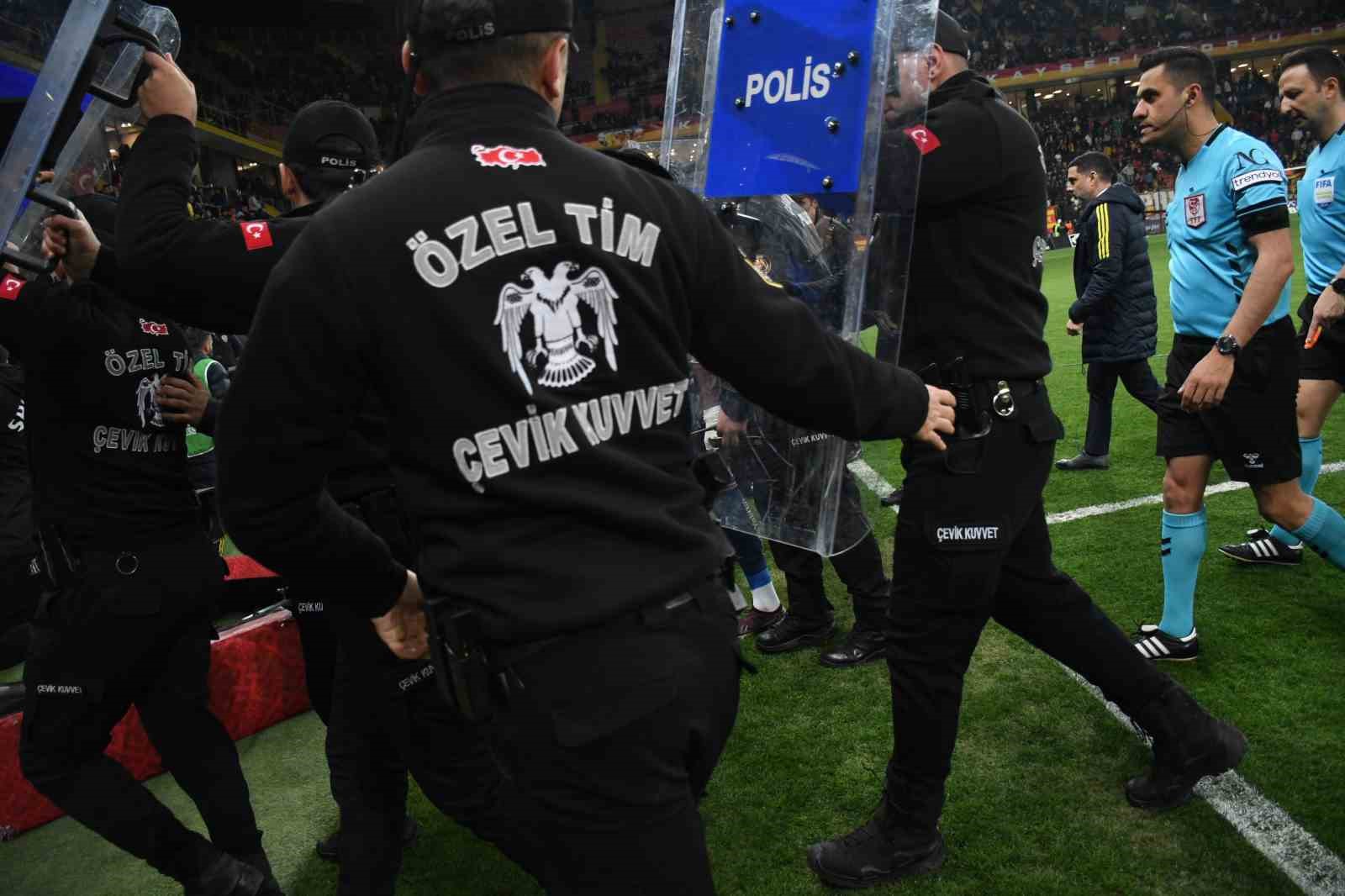 Trendyol Süper Lig: Kayserispor: 0 - Fenerbahçe: 1 (İlk yarı) 29 trendyol super lig kayserispor 0 fenerbahce 1 ilk yari 25 qMg2szBa