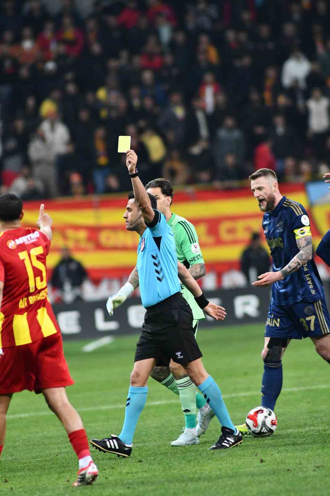 Trendyol Süper Lig: Kayserispor: 0 - Fenerbahçe: 1 (İlk yarı) 34 trendyol super lig kayserispor 0 fenerbahce 1 ilk yari 30