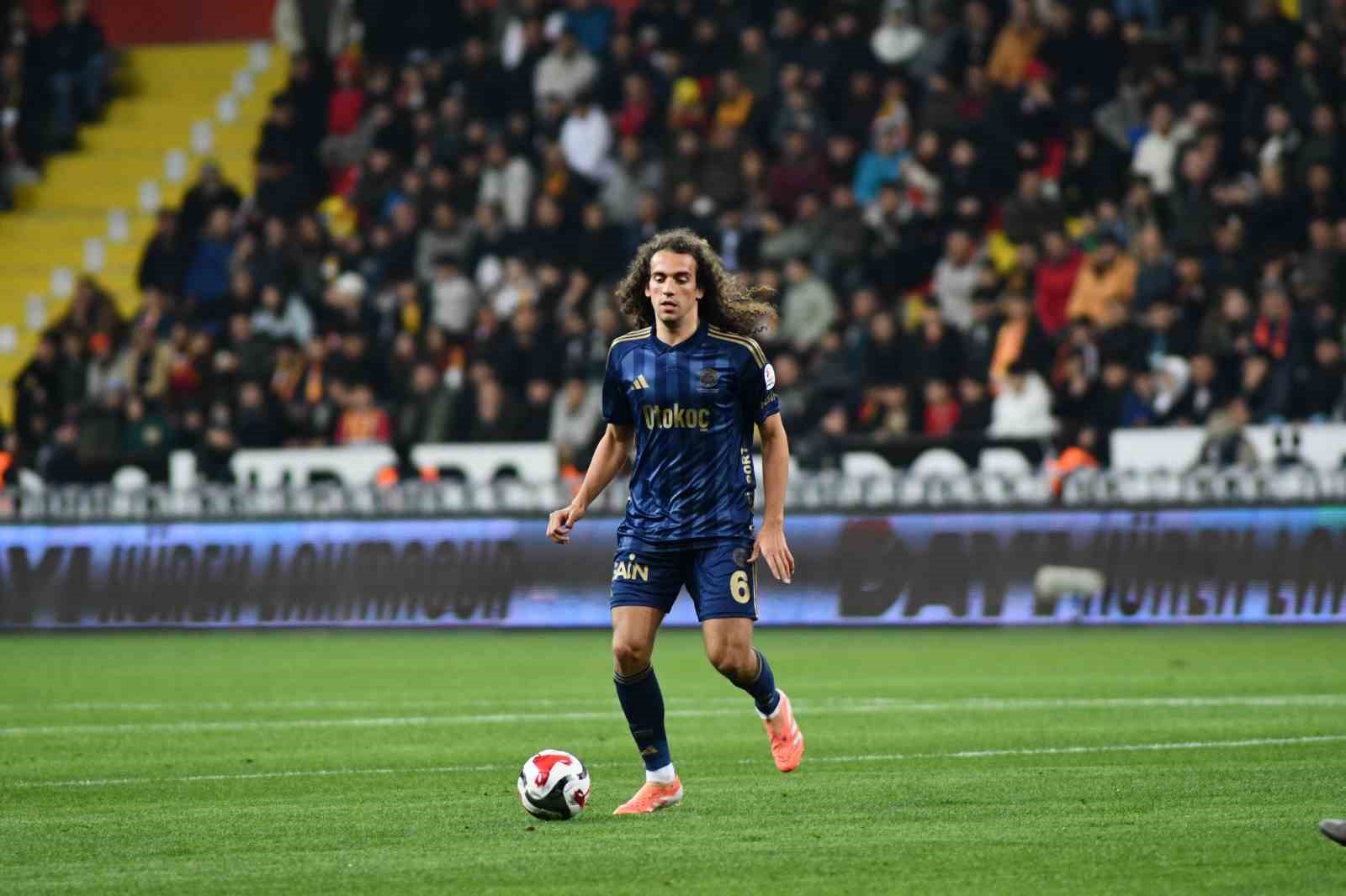 Trendyol Süper Lig: Kayserispor: 0 - Fenerbahçe: 1 (İlk yarı) 10 trendyol super lig kayserispor 0 fenerbahce 1 ilk yari 6