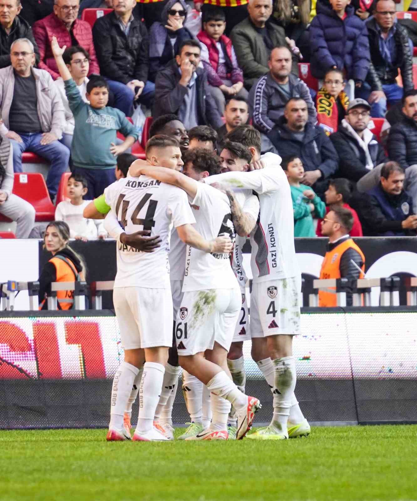 trendyol super lig kayserispor 0 gaziantep fk 2 ilk yari 16 zu1IHplf