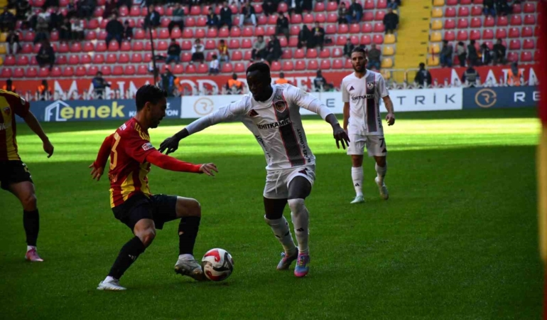 trendyol-super-lig-kayserispor-0-gaziantep-fk-2-ilk-yari-TLVjYajl.jpg