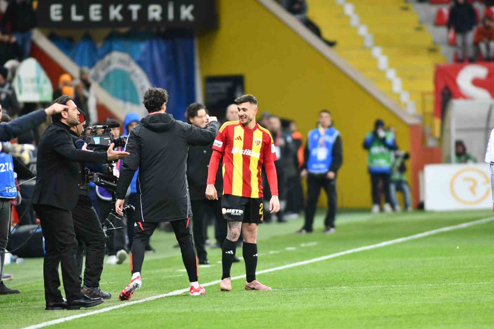 Trendyol Süper Lig: Kayserispor: 0 - Trabzonspor: 2 (İlk yarı) 14 trendyol super lig kayserispor 0 trabzonspor 2 ilk yari 10