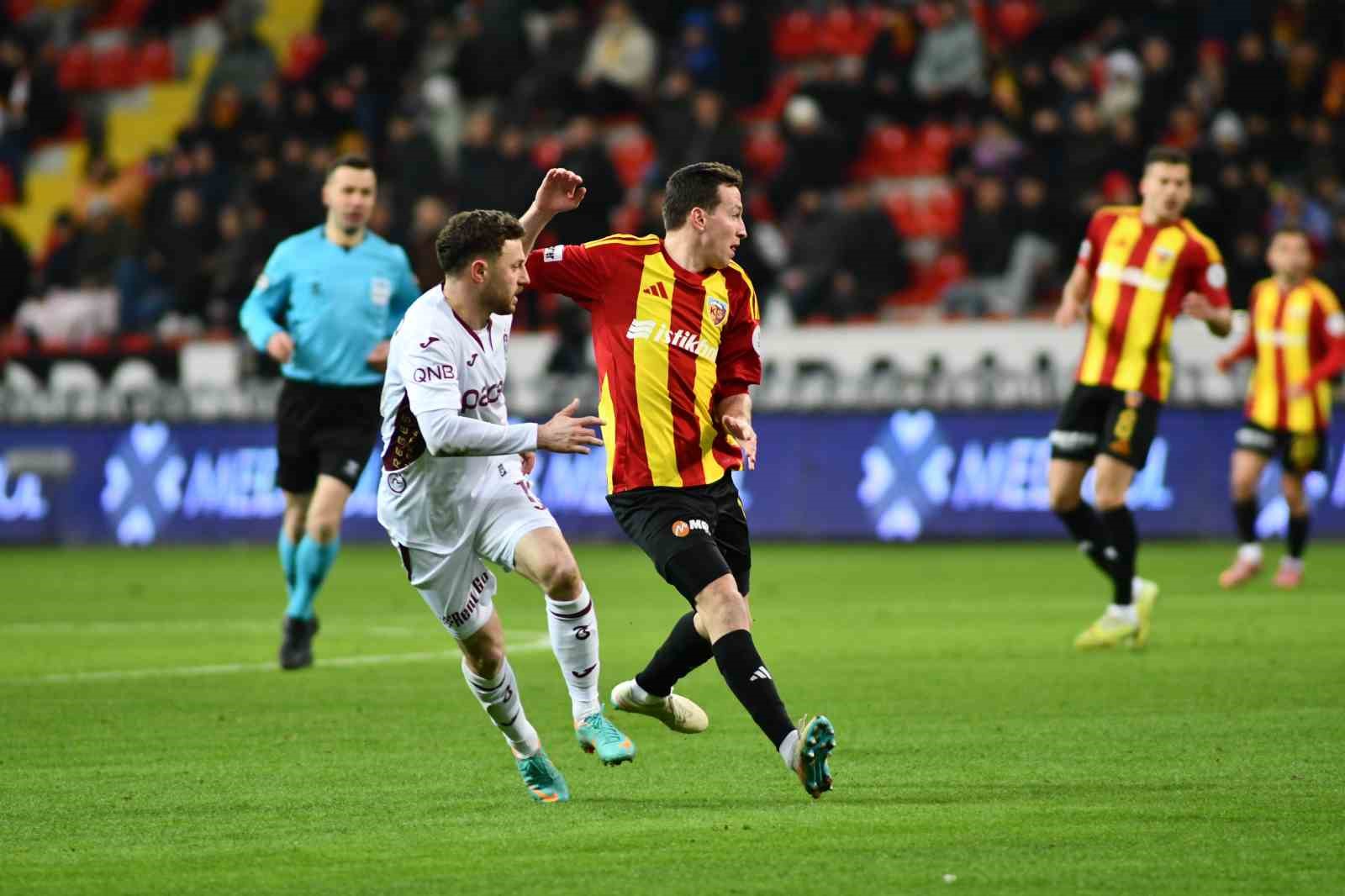 Trendyol Süper Lig: Kayserispor: 0 - Trabzonspor: 2 (İlk yarı) 15 trendyol super lig kayserispor 0 trabzonspor 2 ilk yari 11 YwOvKVgT