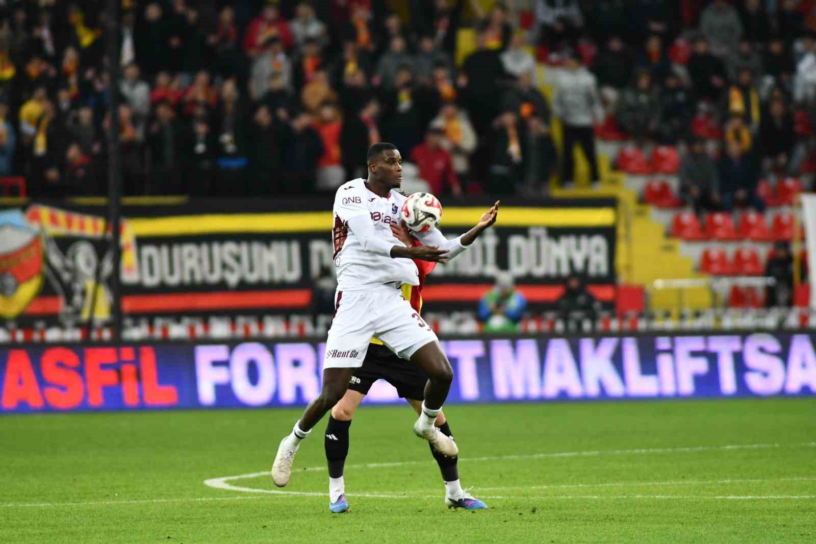 Trendyol Süper Lig: Kayserispor: 0 - Trabzonspor: 2 (İlk yarı) 16 trendyol super lig kayserispor 0 trabzonspor 2 ilk yari 12 fiYti3YC