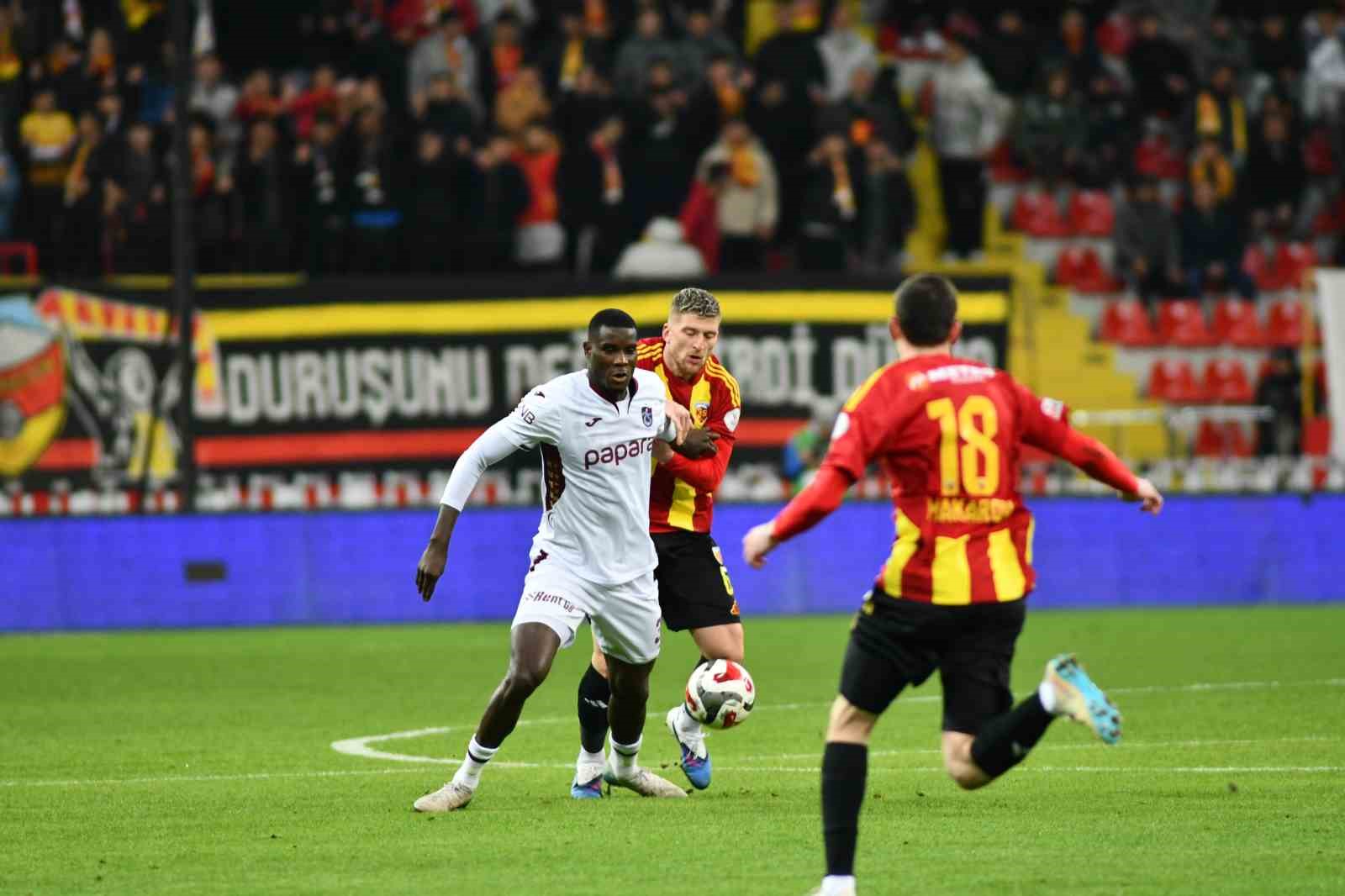 Trendyol Süper Lig: Kayserispor: 0 - Trabzonspor: 2 (İlk yarı) 17 trendyol super lig kayserispor 0 trabzonspor 2 ilk yari 13 P2aKQzJJ