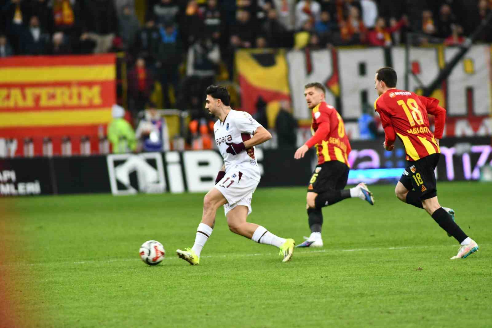 Trendyol Süper Lig: Kayserispor: 0 - Trabzonspor: 2 (İlk yarı) 19 trendyol super lig kayserispor 0 trabzonspor 2 ilk yari 15