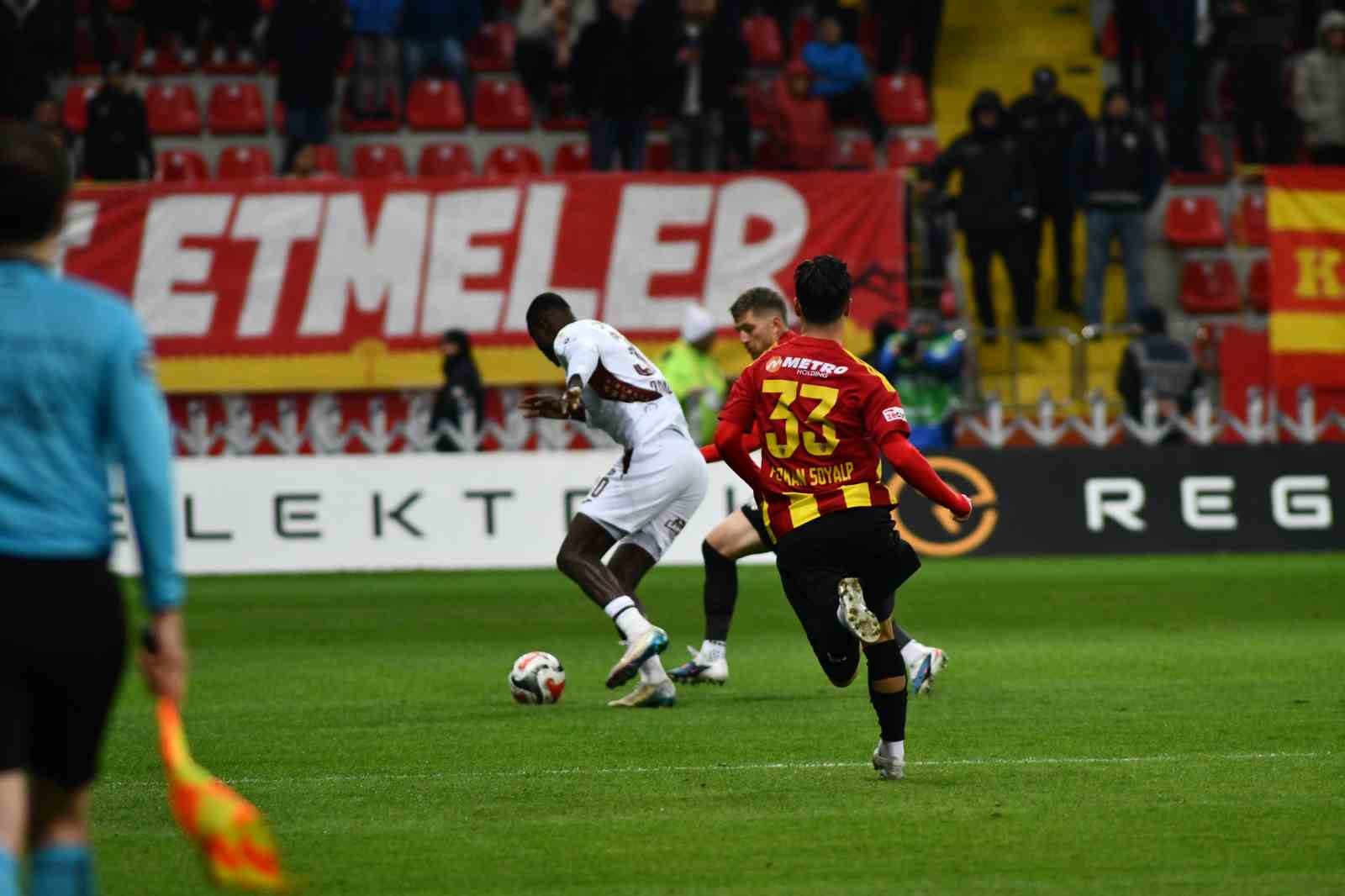 Trendyol Süper Lig: Kayserispor: 0 - Trabzonspor: 2 (İlk yarı) 21 trendyol super lig kayserispor 0 trabzonspor 2 ilk yari 17 RZ6zAgkq