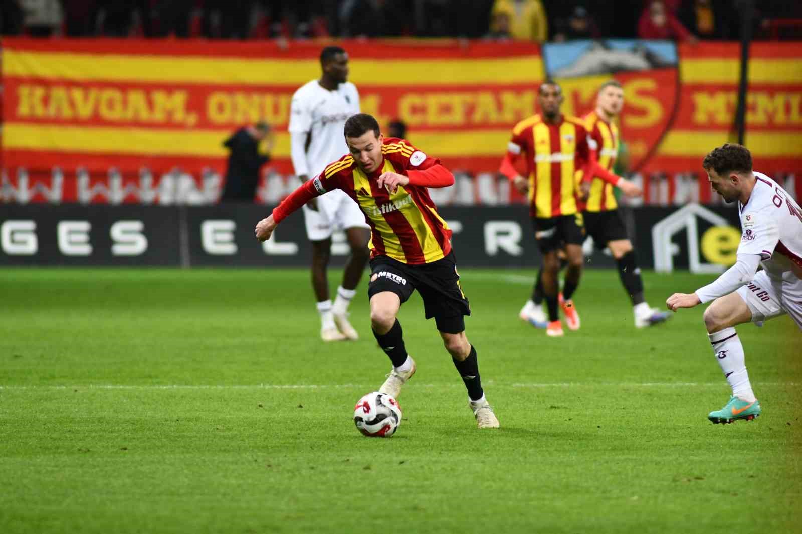 Trendyol Süper Lig: Kayserispor: 0 - Trabzonspor: 2 (İlk yarı) 22 trendyol super lig kayserispor 0 trabzonspor 2 ilk yari 18 5G7n5AJh