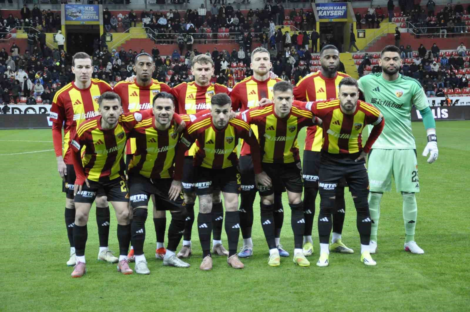 Trendyol Süper Lig: Kayserispor: 0 - Trabzonspor: 2 (İlk yarı) 6 trendyol super lig kayserispor 0 trabzonspor 2 ilk yari 2 4yAJUOyA
