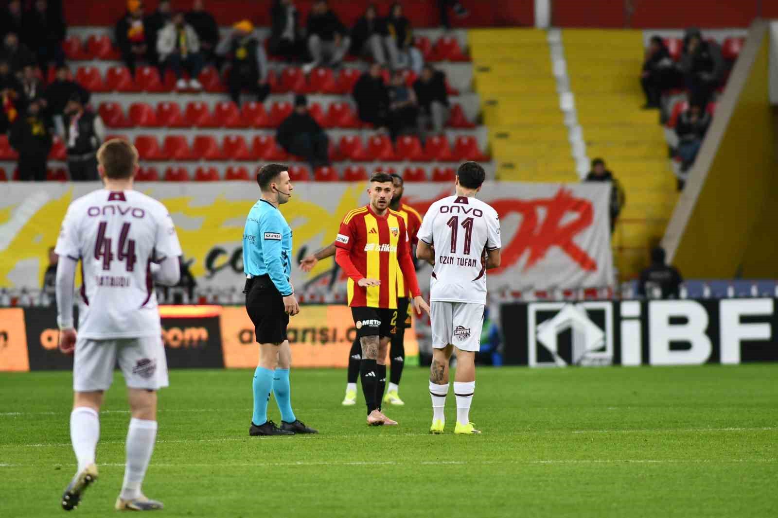 Trendyol Süper Lig: Kayserispor: 0 - Trabzonspor: 2 (İlk yarı) 8 trendyol super lig kayserispor 0 trabzonspor 2 ilk yari 4 e78uJ69H