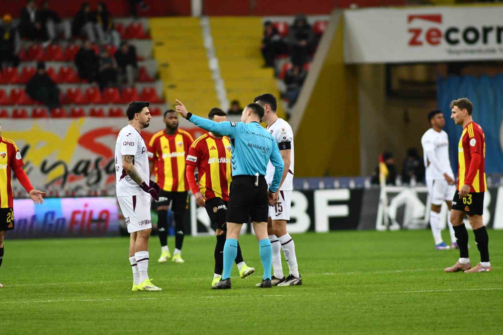 Trendyol Süper Lig: Kayserispor: 0 - Trabzonspor: 2 (İlk yarı) 10 trendyol super lig kayserispor 0 trabzonspor 2 ilk yari 6 8wNzZtfn