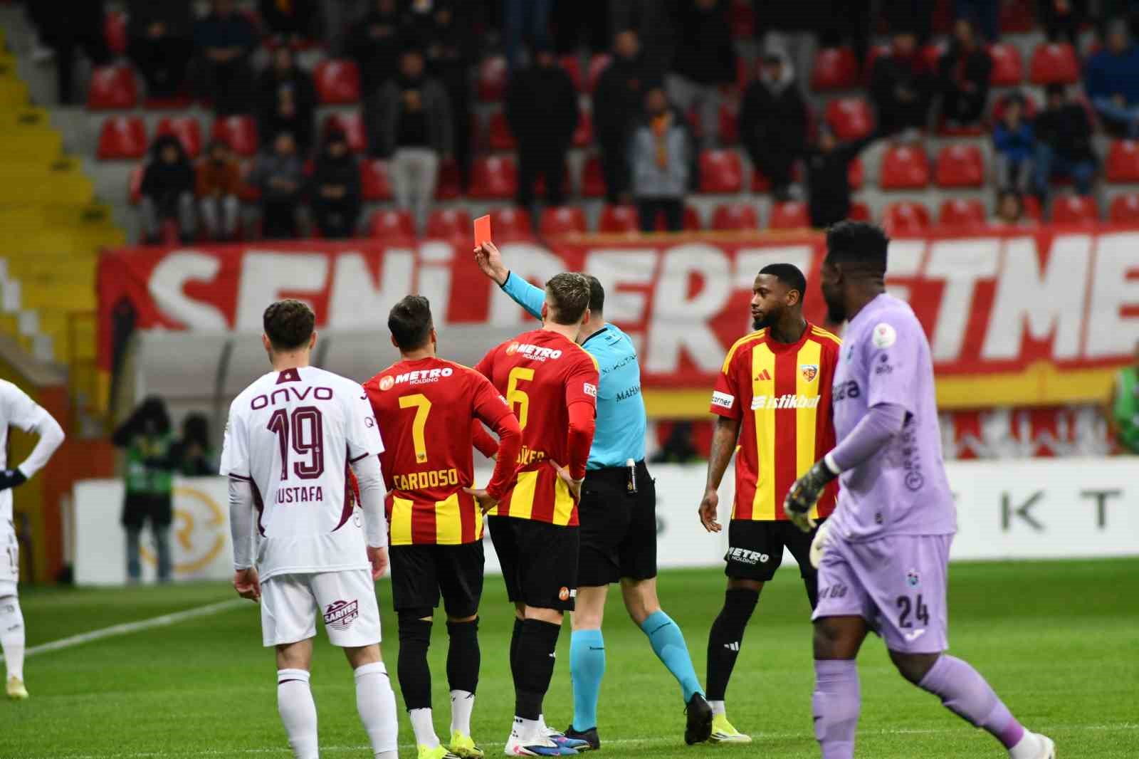 Trendyol Süper Lig: Kayserispor: 0 - Trabzonspor: 2 (İlk yarı) 13 trendyol super lig kayserispor 0 trabzonspor 2 ilk yari 9 Imhulr8J