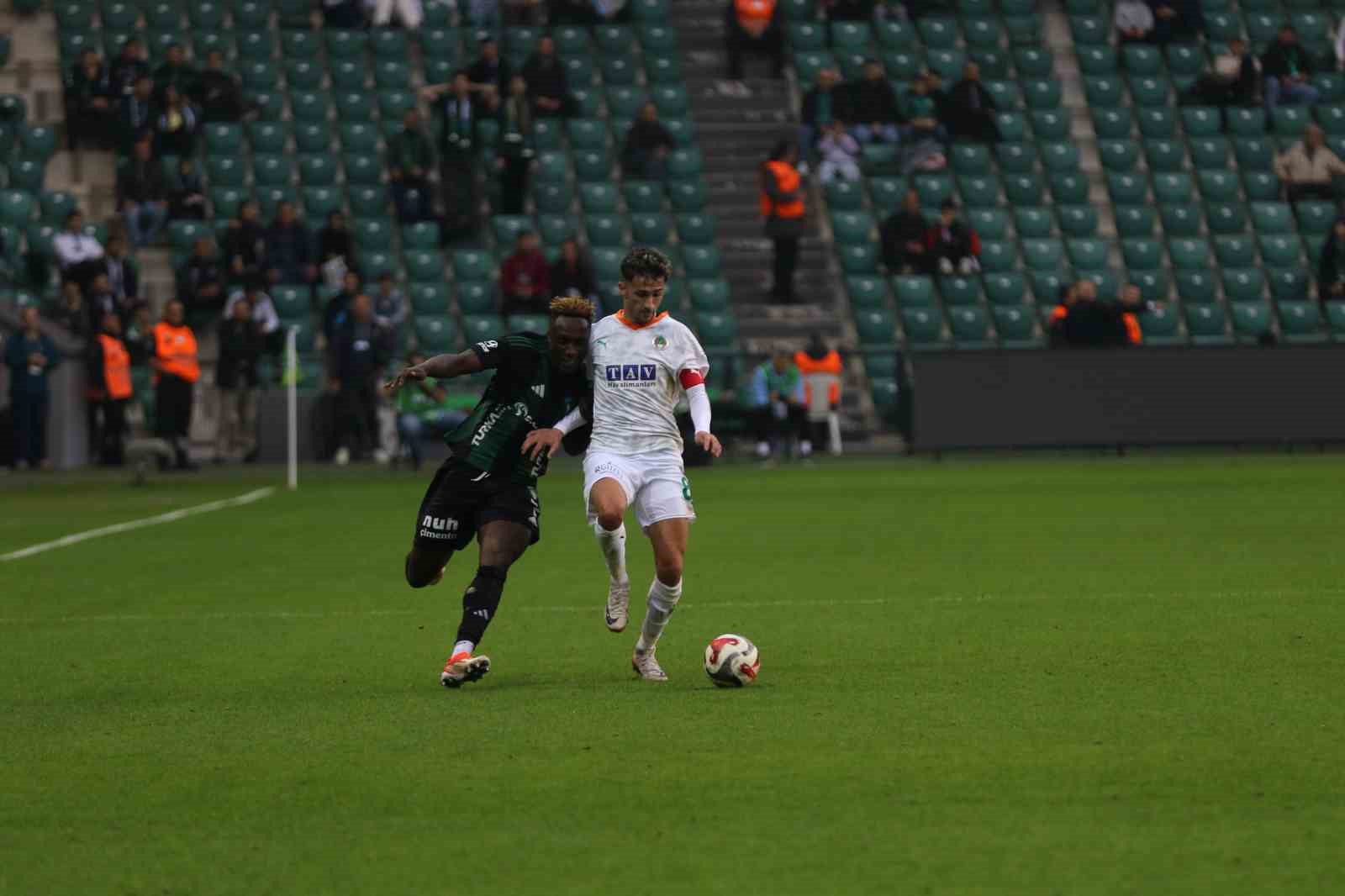 trendyol super lig kocaelispor 0 alanyaspor 0 ilk yari 3 QzPj74BS