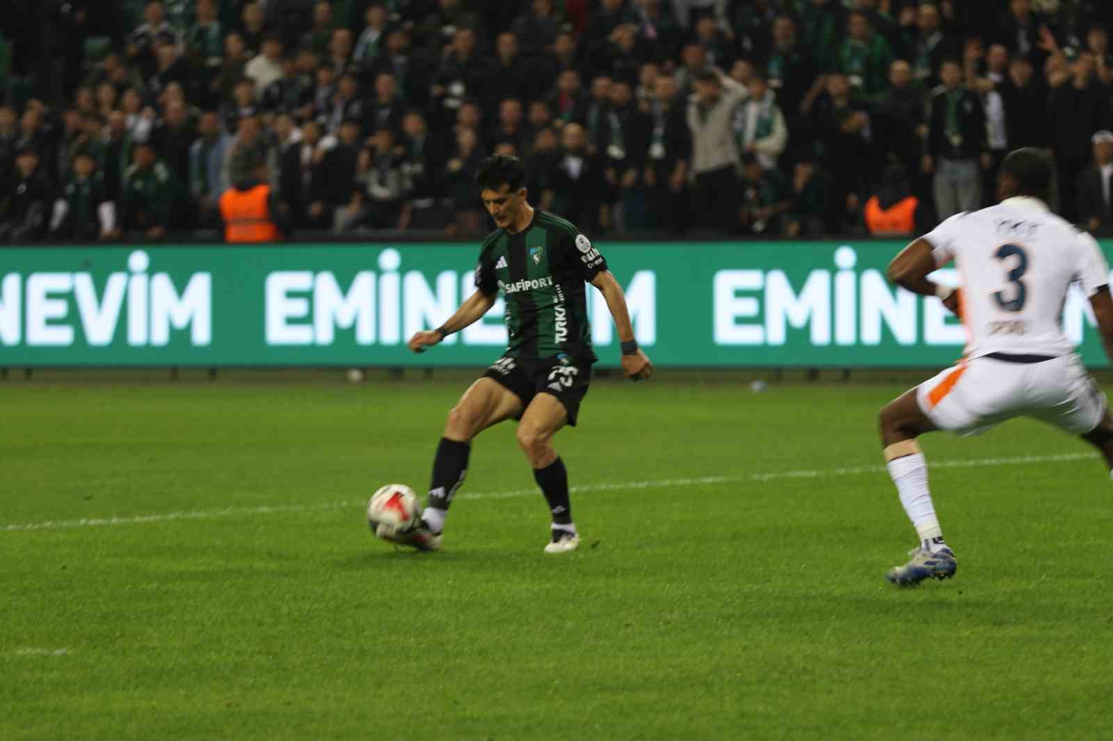 trendyol super lig kocaelispor 0 basaksehir 0 mac devam ediyor 3 CyY6PM9r