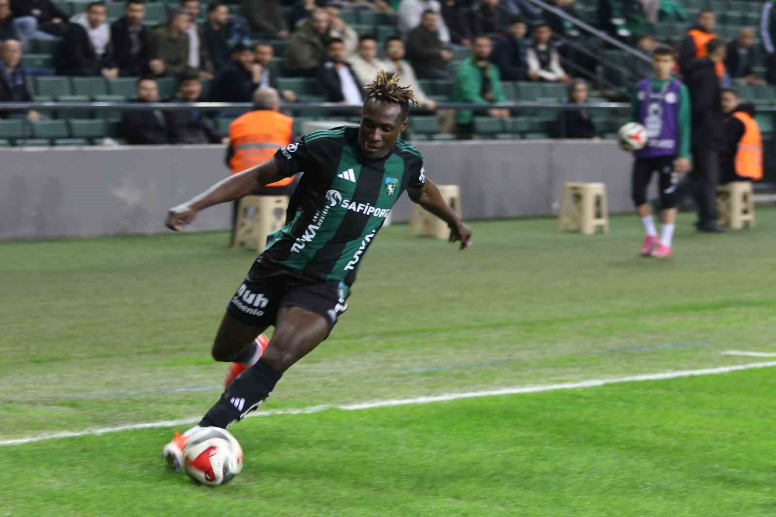 trendyol super lig kocaelispor 0 basaksehir 0 mac devam ediyor 4