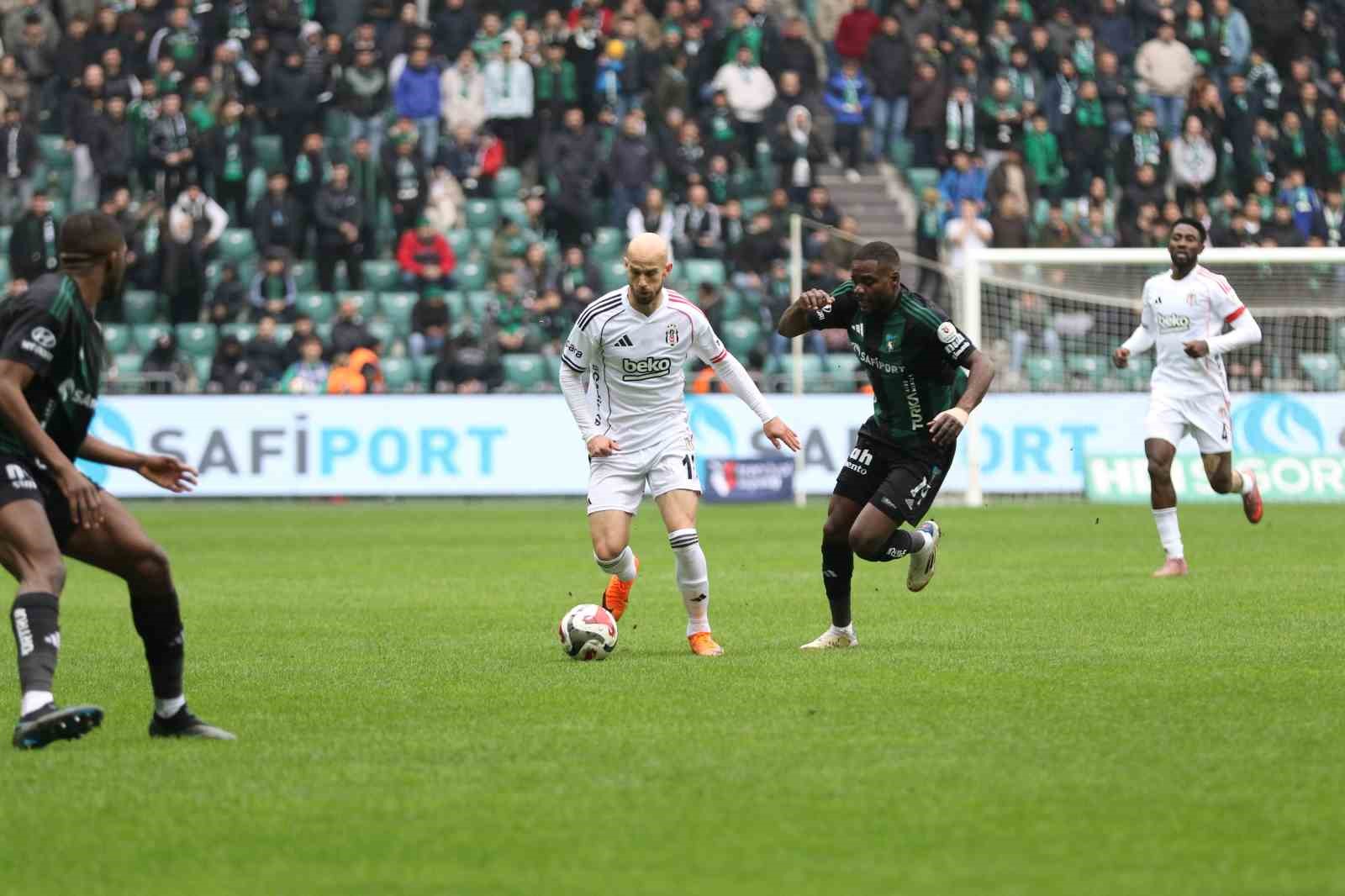 trendyol super lig kocaelispor 0 besiktas 0 mac devam ediyor 9 XqUpZjyq