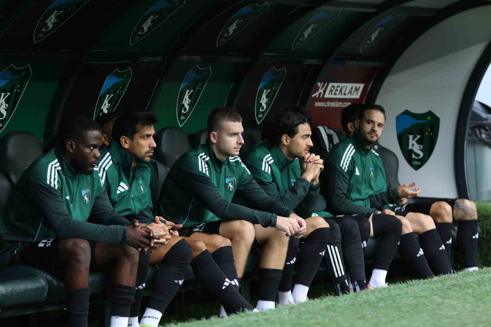 trendyol super lig kocaelispor 0 corendon alanyaspor 0 mac devam ediyor 1 64yn3N32