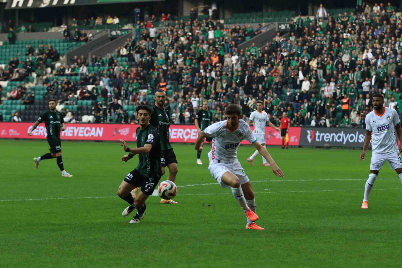 trendyol super lig kocaelispor 0 corendon alanyaspor 0 mac devam ediyor 7 pXNrZERz