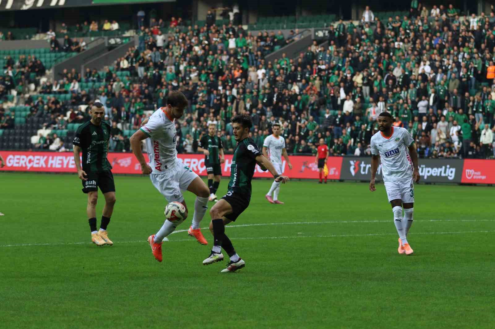 trendyol super lig kocaelispor 0 corendon alanyaspor 0 mac devam ediyor 9 TwSUwLwW