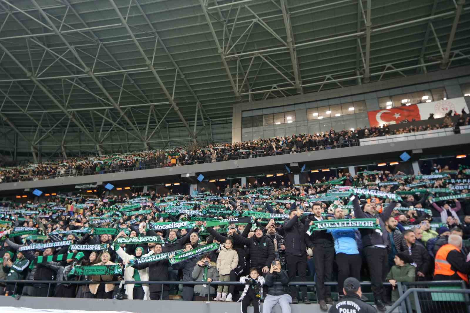 trendyol super lig kocaelispor 0 fenerbahce 0 mac devam ediyor 5 wpMTPR7G